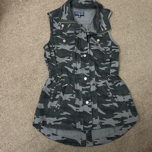 Duffield Lane Olive Green camo Vest/top